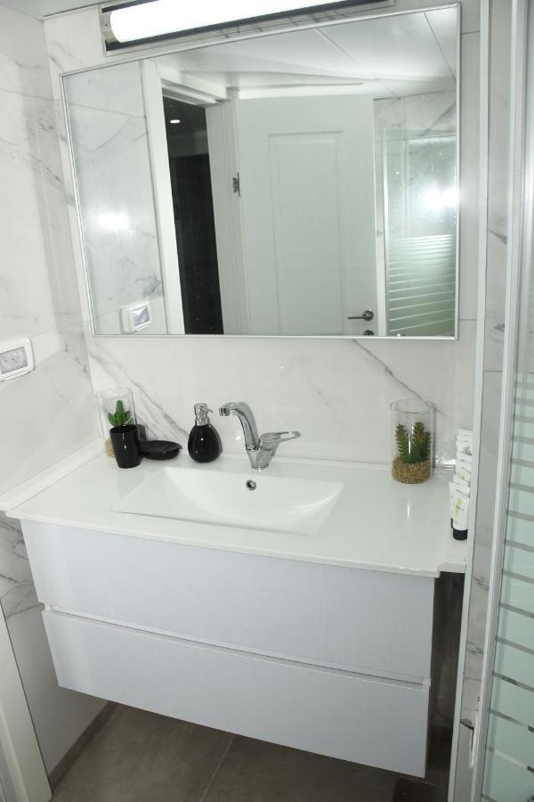 Rina Vacation Apartment Tiberias Exteriör bild